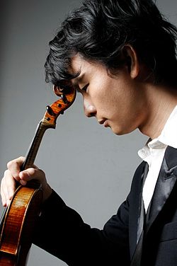 Hiroaki Yura