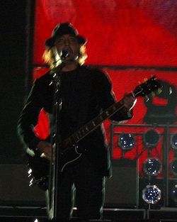 Daron Malakian FAQs 2023- Facts, Rumors and the latest Gossip.