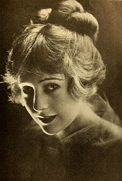 Jewel Carmen